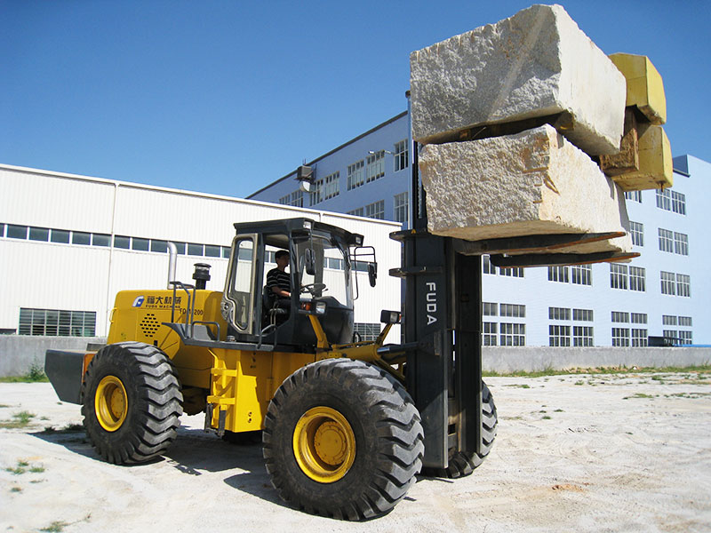 大型越野叉车（四轮驱动叉车）价格 — b体育（中国）体育官方网站